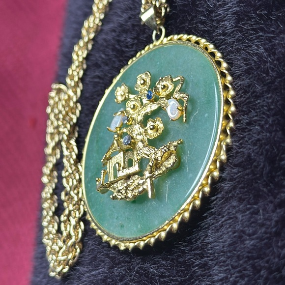 Vintage Genuine Large Jadeite Jade Pendant With Gold Frame & 3D Opals and Gems - Picture 5 of 14